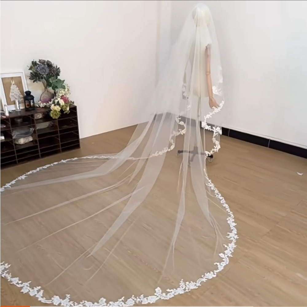 Cathedral Floral Lace Wedding Veil - Picture 2 of 6